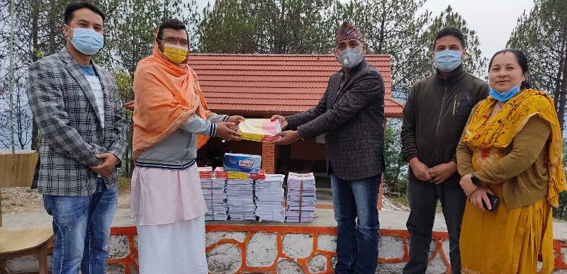 बुडोल सामुदायीक साकोसद्धारा शैक्षिक सामग्रीहरु सहयोग